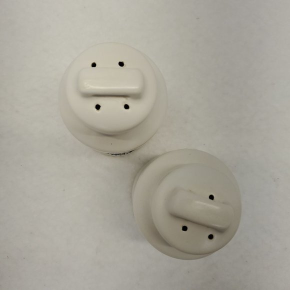 VTG McCoy Blue Willow Milk Can Salt Pepper Shakers 3.75 Inches tall - Picture 3 of 6